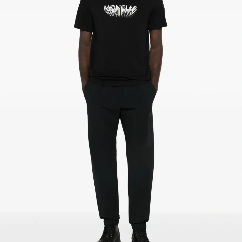 Футболка с логотипом