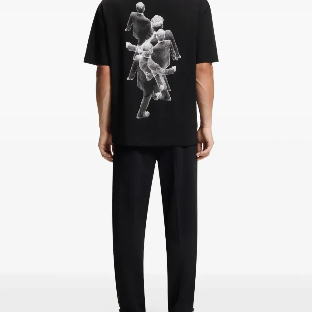 Футболка с графичным принтом Футболка с графичным принтом