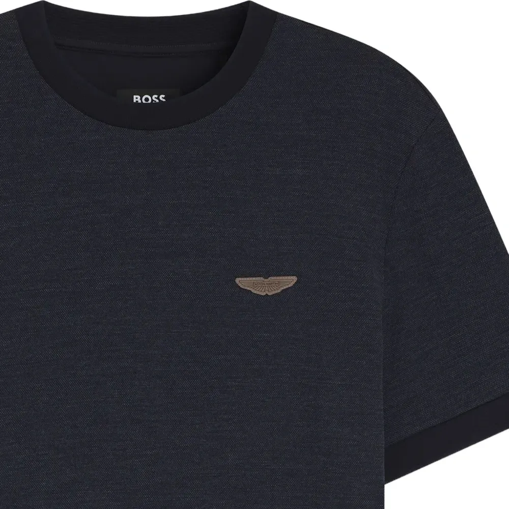 Футболка с вышитым логотипом