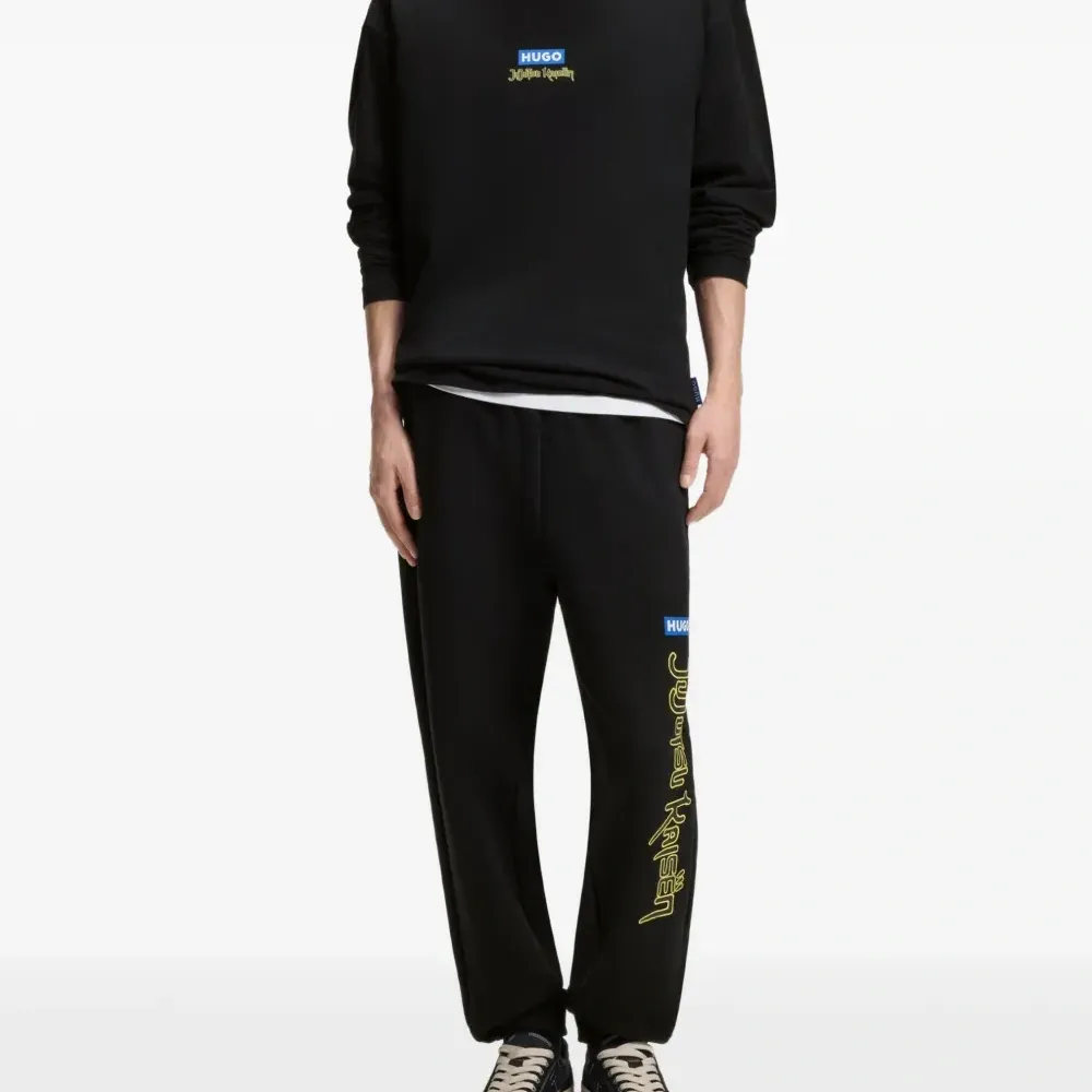 Спортивные брюки с кулиской и логотипом из коллаборации с Jujutsu Kaisen