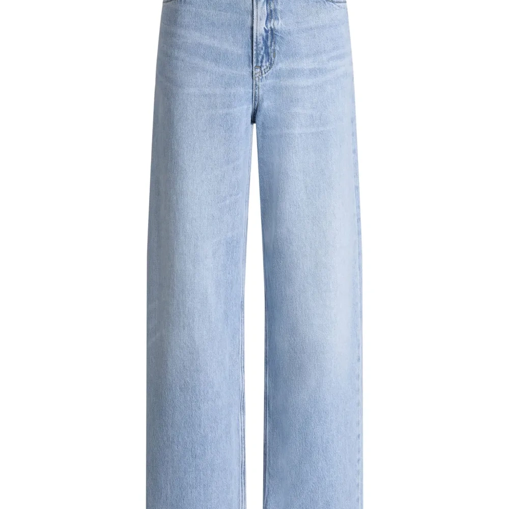 Джинсы с карманами