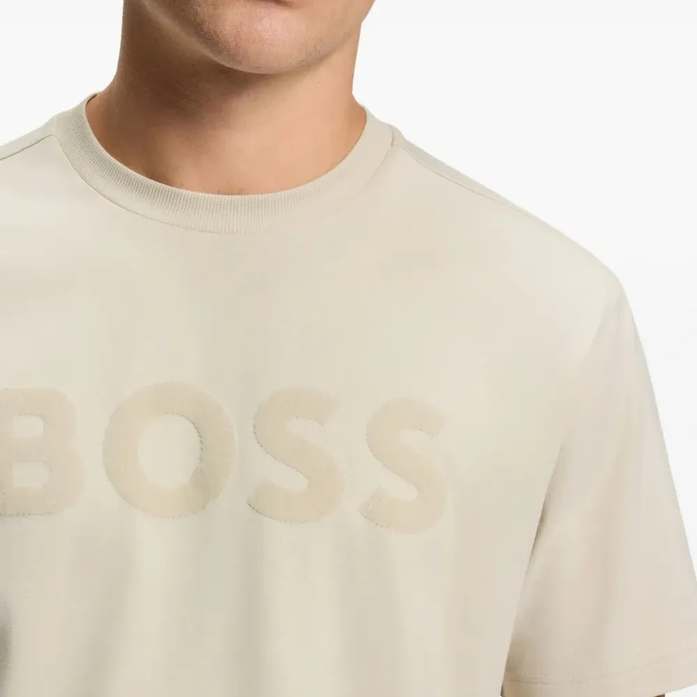 Футболка с тисненым логотипом