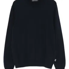 Свитер с нашивкой-логотипом