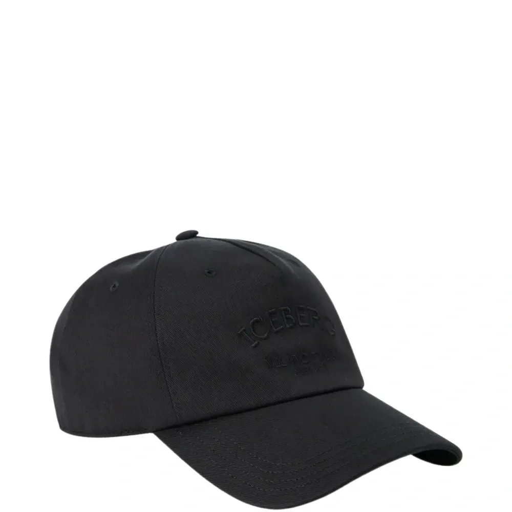 Бейсболка с вышивкой логотипа