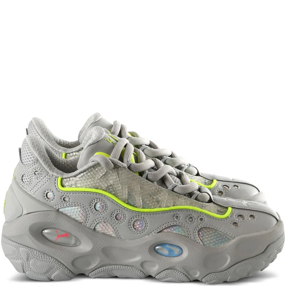 Кроссовки с вырезами