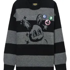 Полосатый свитер с графичным принтом