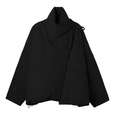 Куртка с высоким воротником и завязками Куртка с высоким воротником и завязками