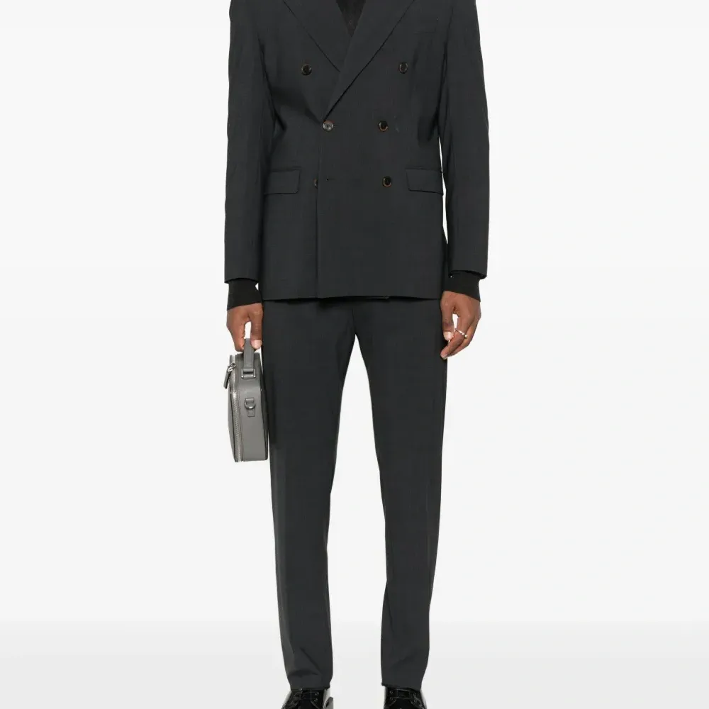 Топ с V-образным вырезом и длинными рукавами