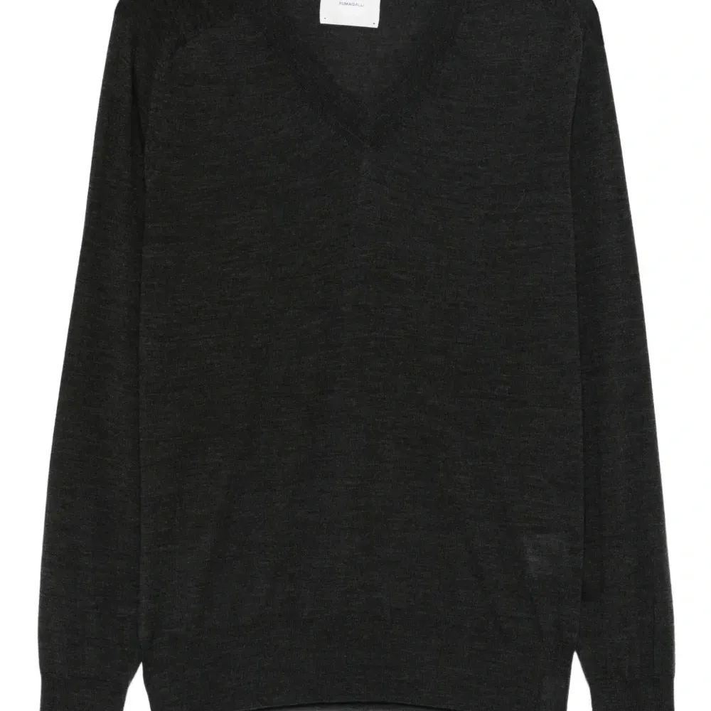 Топ с V-образным вырезом и длинными рукавами