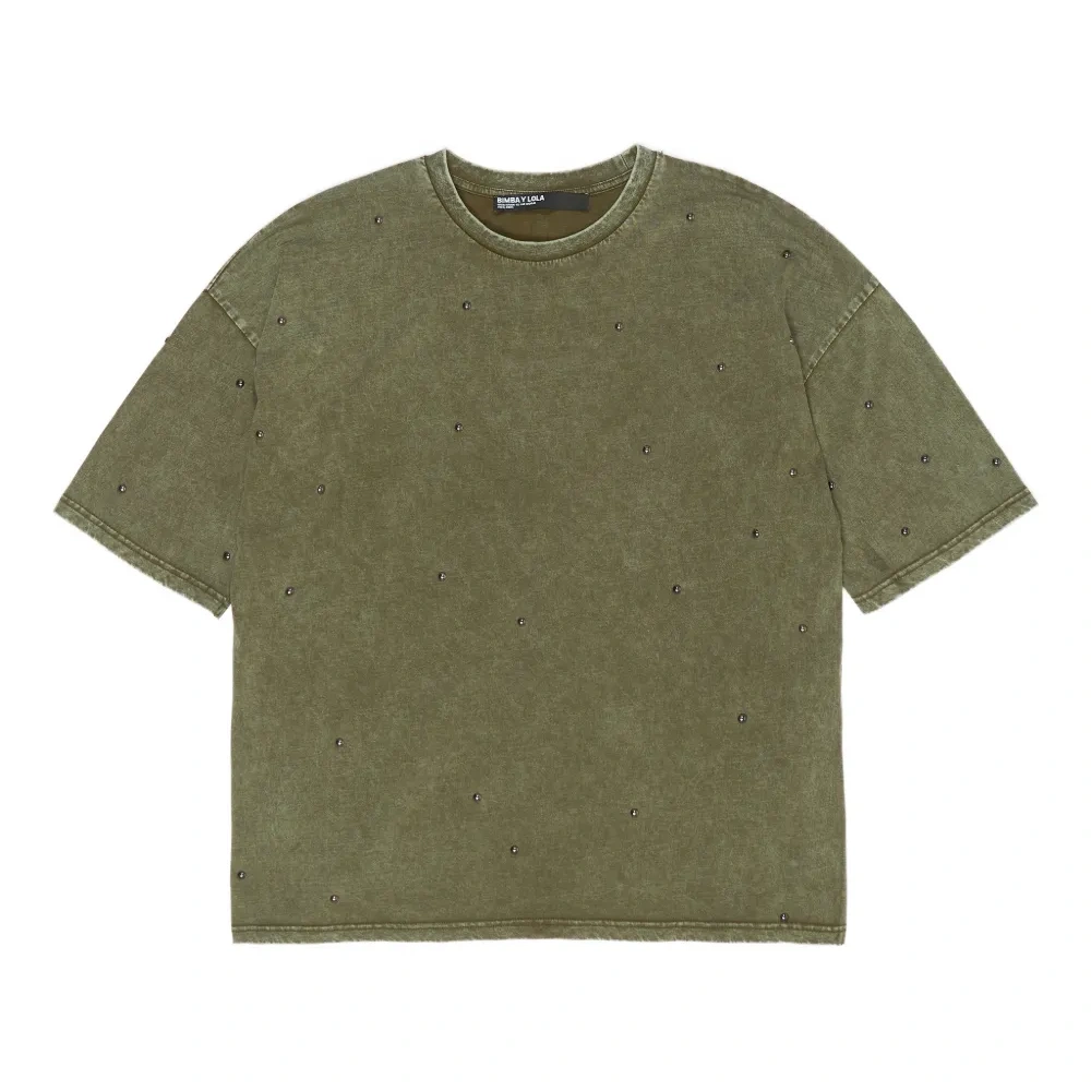 Футболка с заклепками