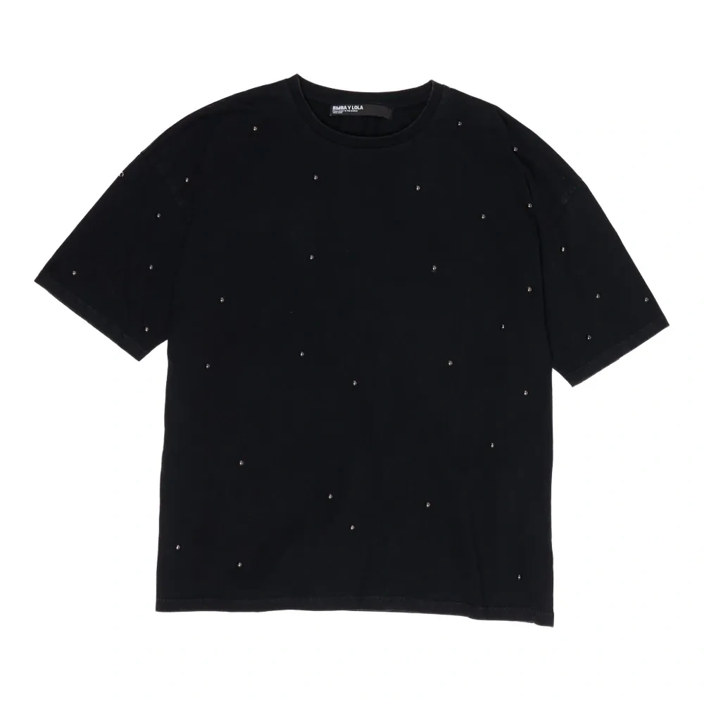 Футболка с заклепками