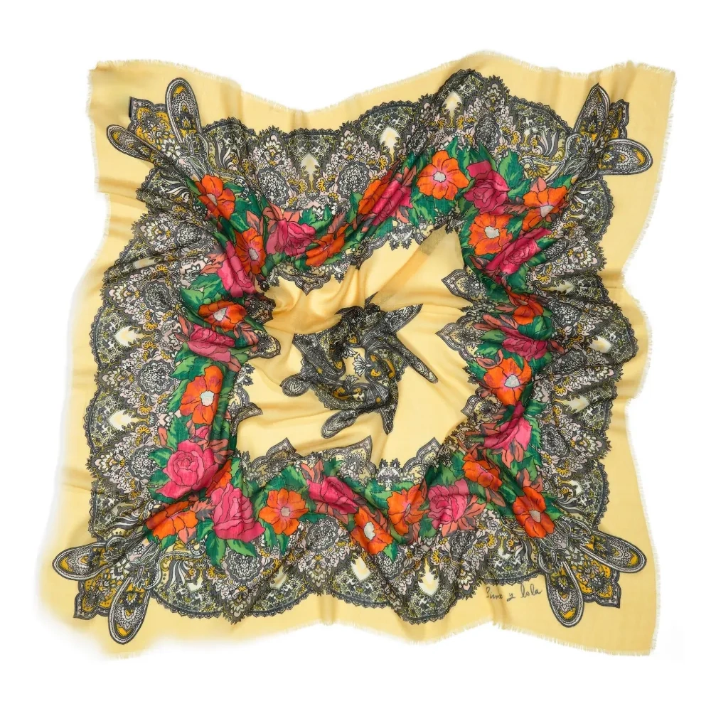 Кружевной платок с цветочным узором