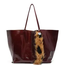 Аксессуар из искусственного меха с подвеской