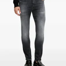 Джинсы с нашивкой-логотипом