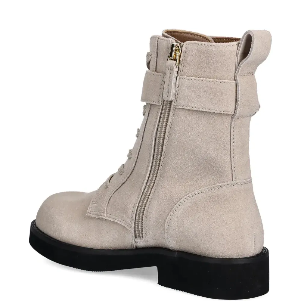 Ботинки на шнуровке с пряжками