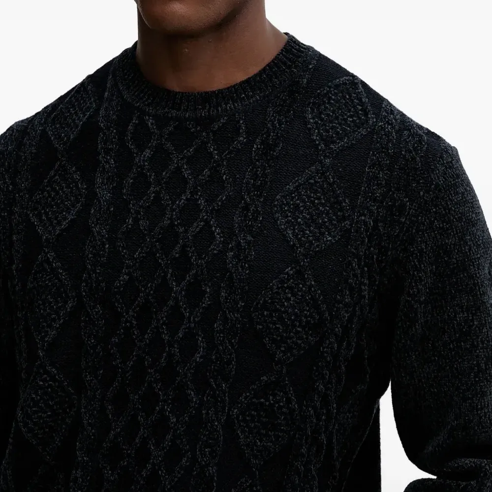 Вязаный свитер