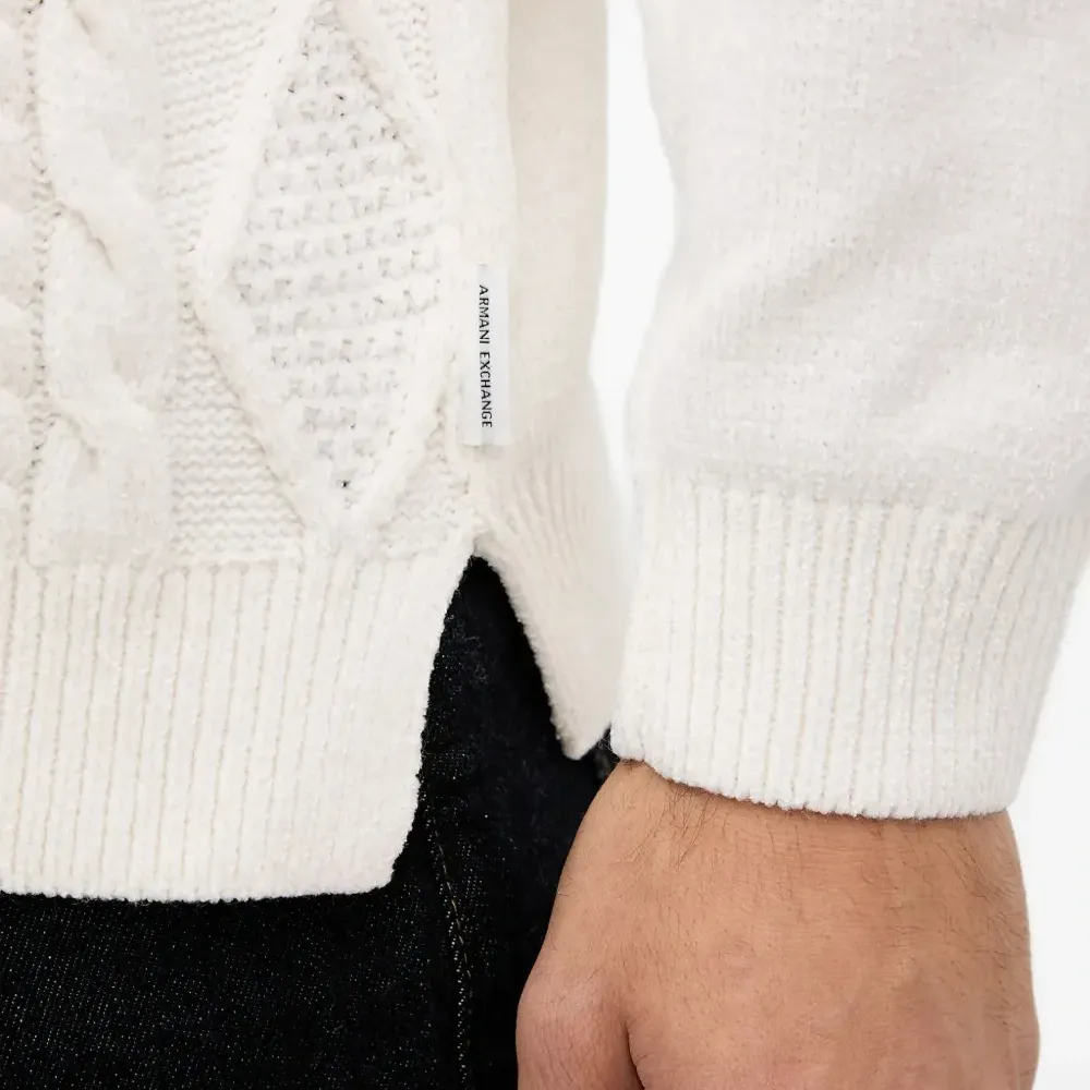 Вязаный свитер с круглым вырезом