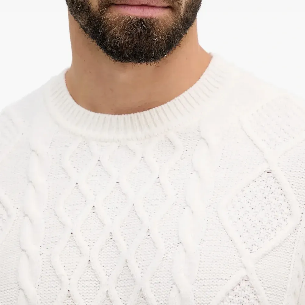 Вязаный свитер с круглым вырезом