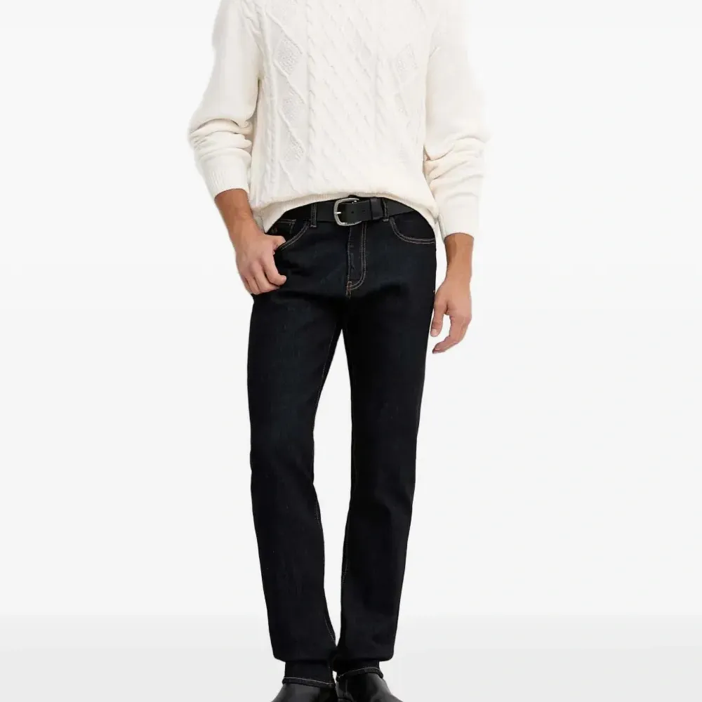 Вязаный свитер с круглым вырезом