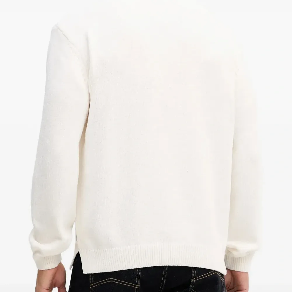 Вязаный свитер с круглым вырезом