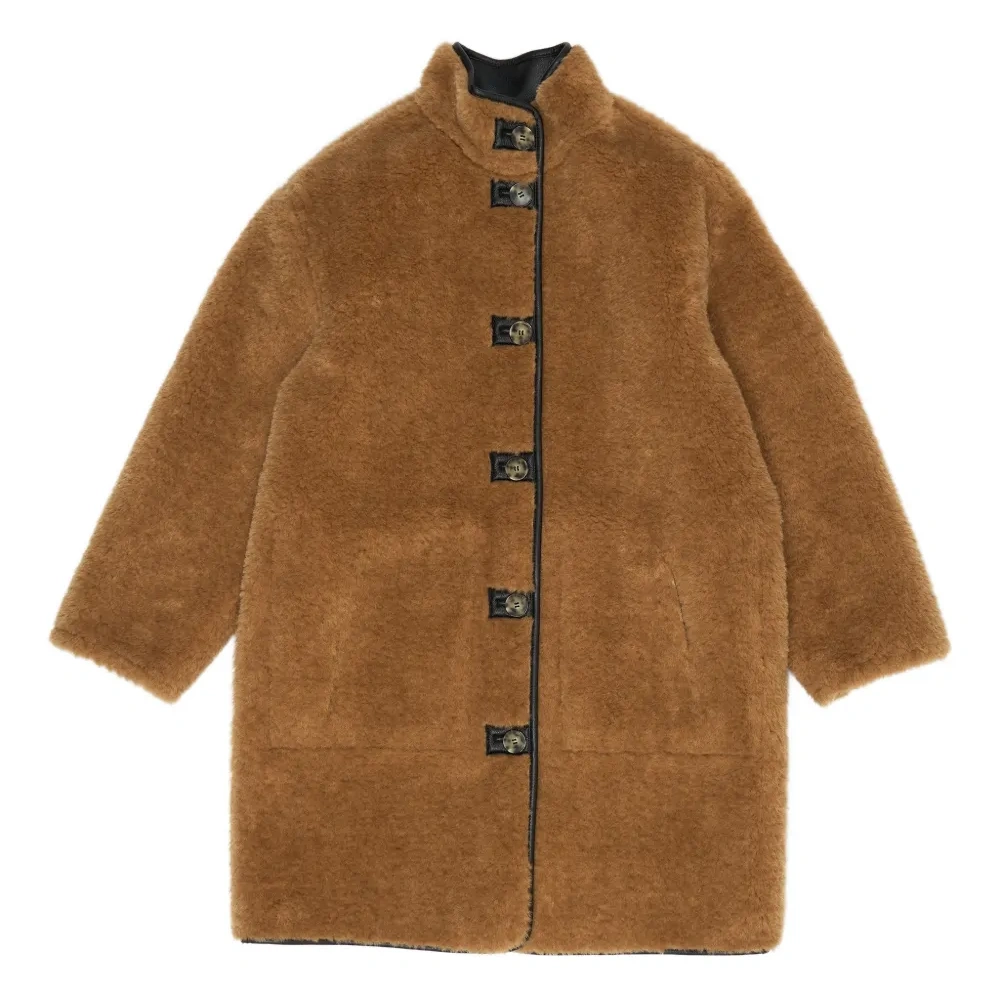 Шуба из искусственного меха на пуговицах