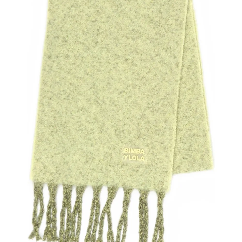 Шарф с кисточками