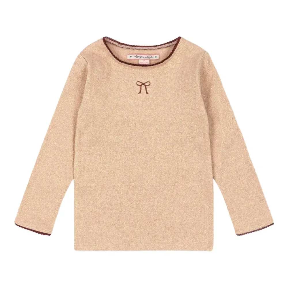 Свитер с вышивкой