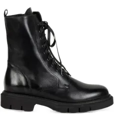 Ботинки в стиле милитари на шнуровке