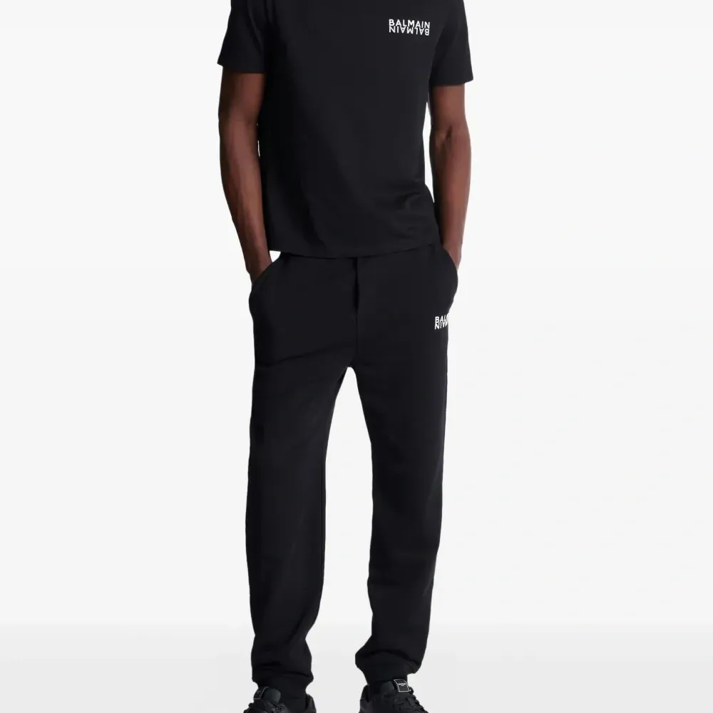 Футболка с логотипом