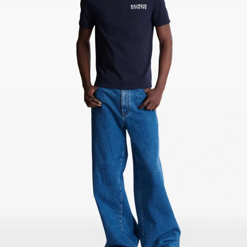 Футболка с логотипом