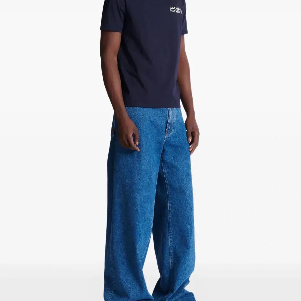 Футболка с логотипом