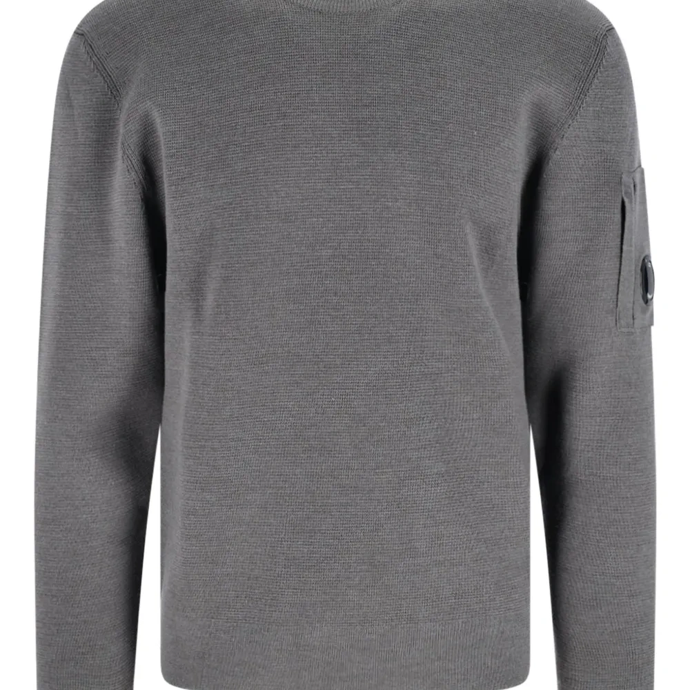 Свитер с логотипом