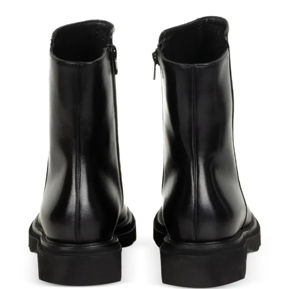 Кожаные ботинки