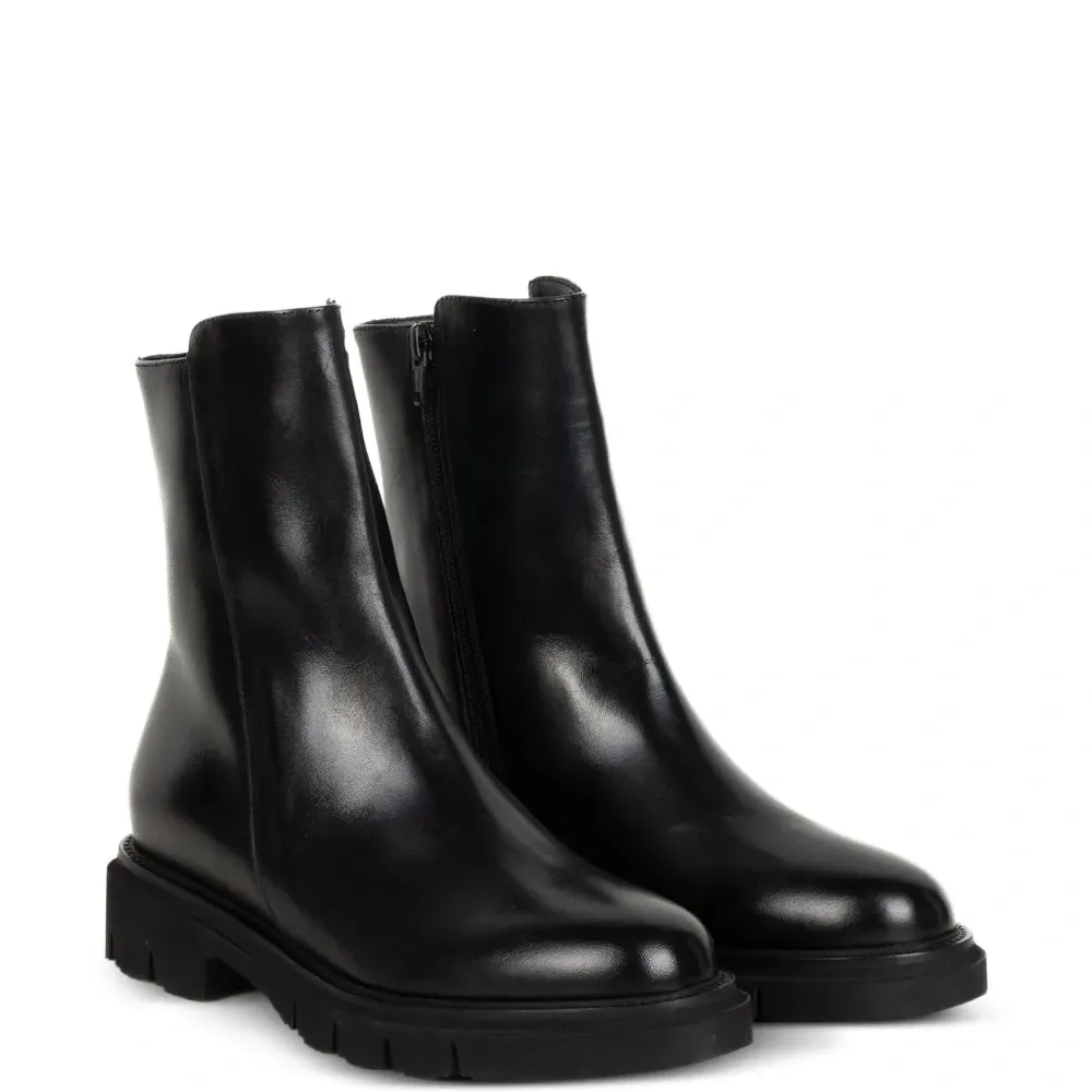 Кожаные ботинки