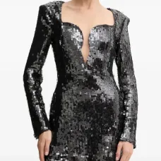 Мини-платье, украшенное пайетками