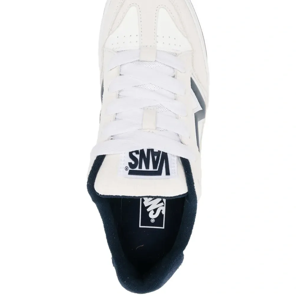 Кроссовки Upland