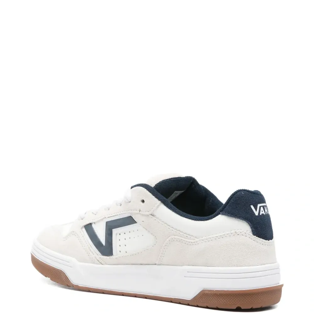 Кроссовки Upland