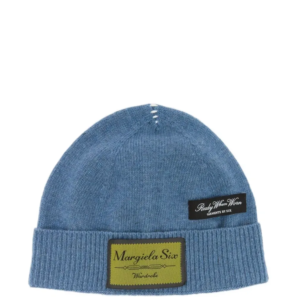 Шапка бини с нашивкой-логотипом