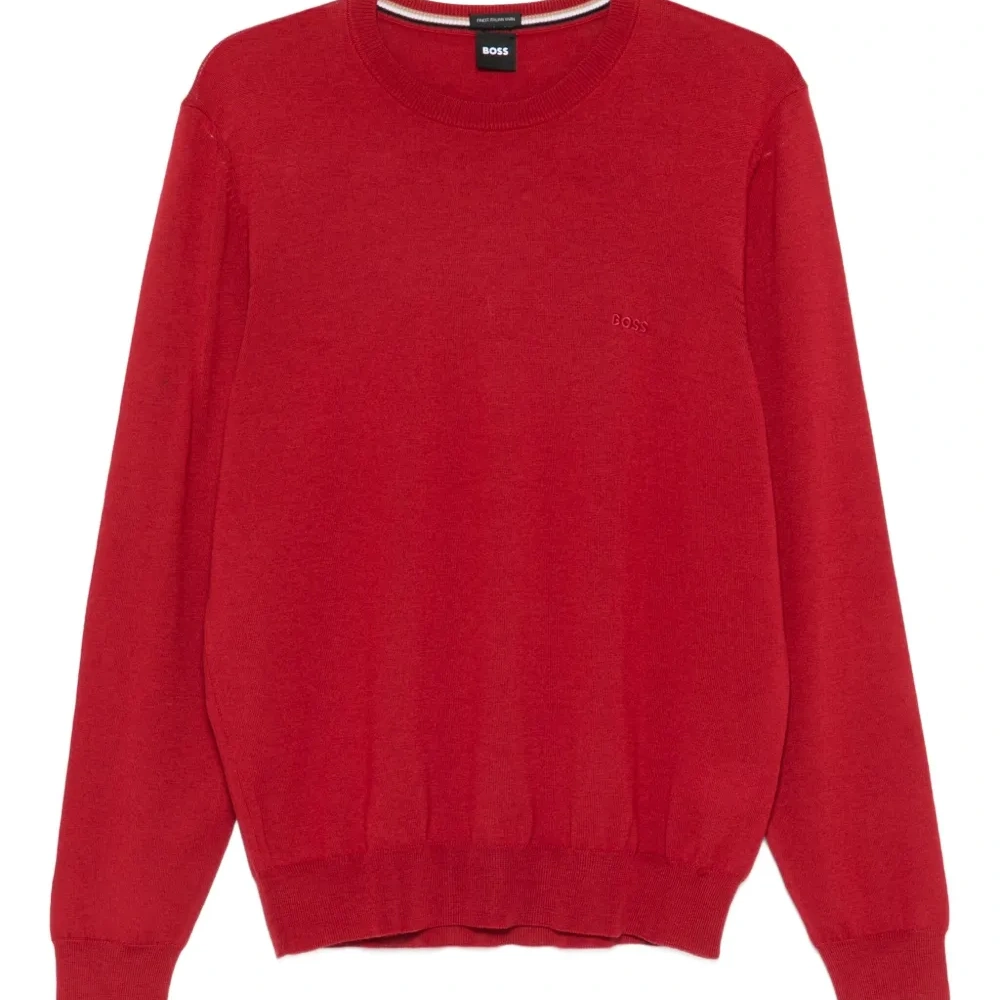 Свитер с круглым вырезом