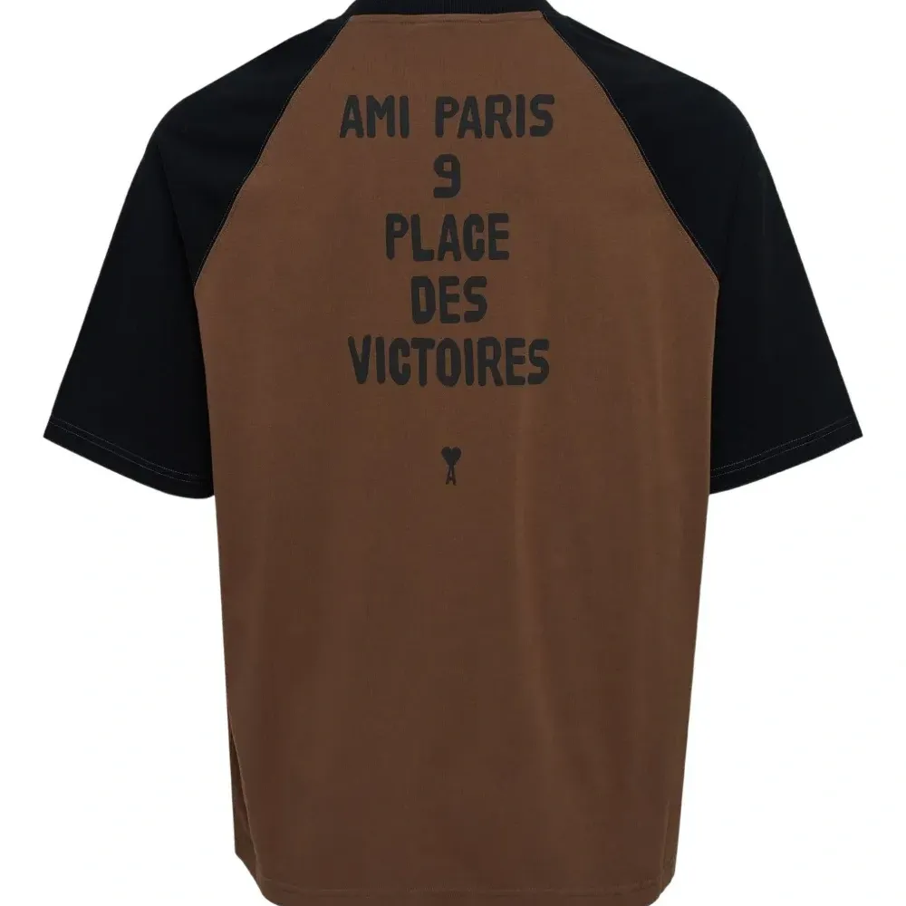 Футболка с круглым вырезом