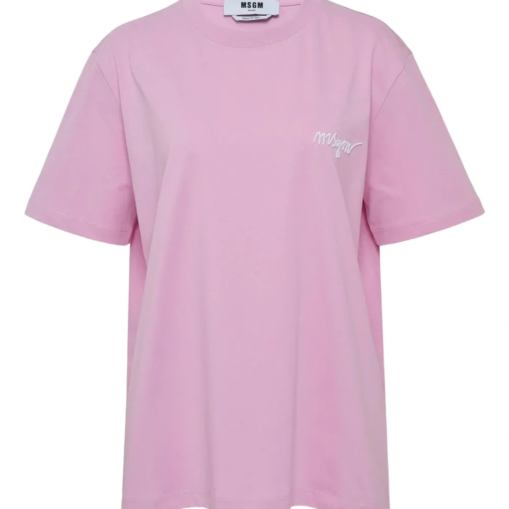 Футболка с вышитым логотипом