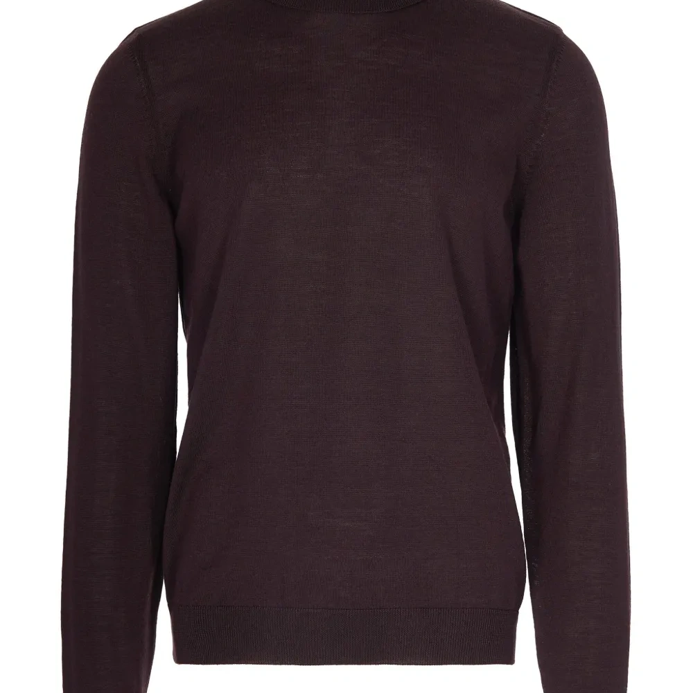 Свитер с высоким воротником