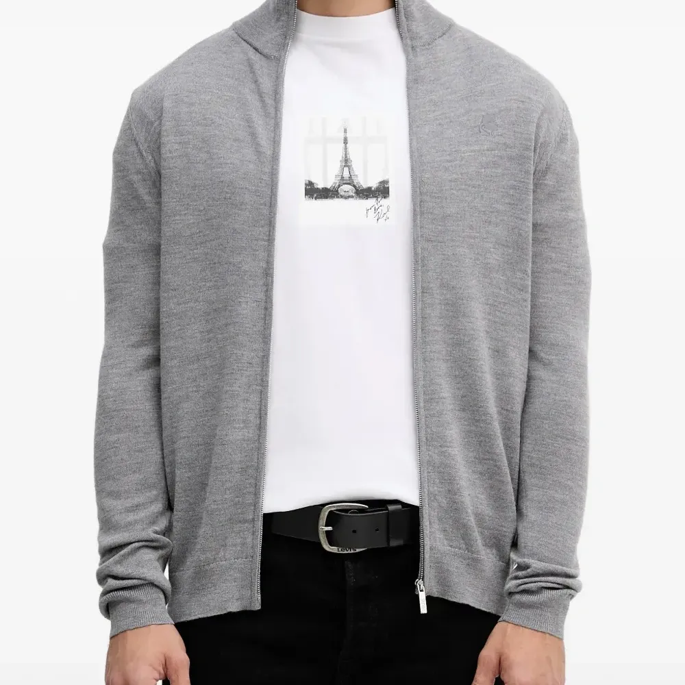 Футболка из коллаборации с Paris Hilton