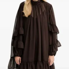 Платье с воланами и высоким воротником Платье с воланами и высоким воротником