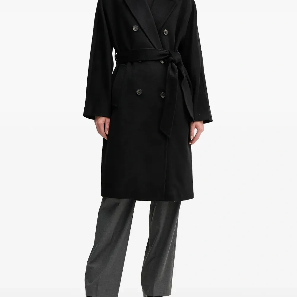 Двубортное пальто с поясом