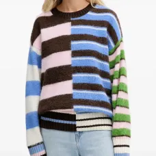 Полосатый свитер в стиле колор-блок