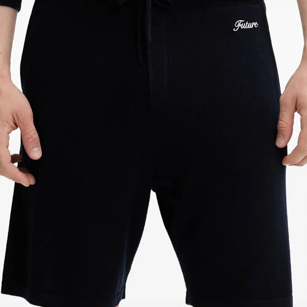 Шорты с вышитым логотипом