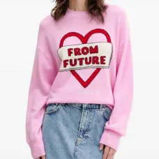 Свитер с графичным принтом