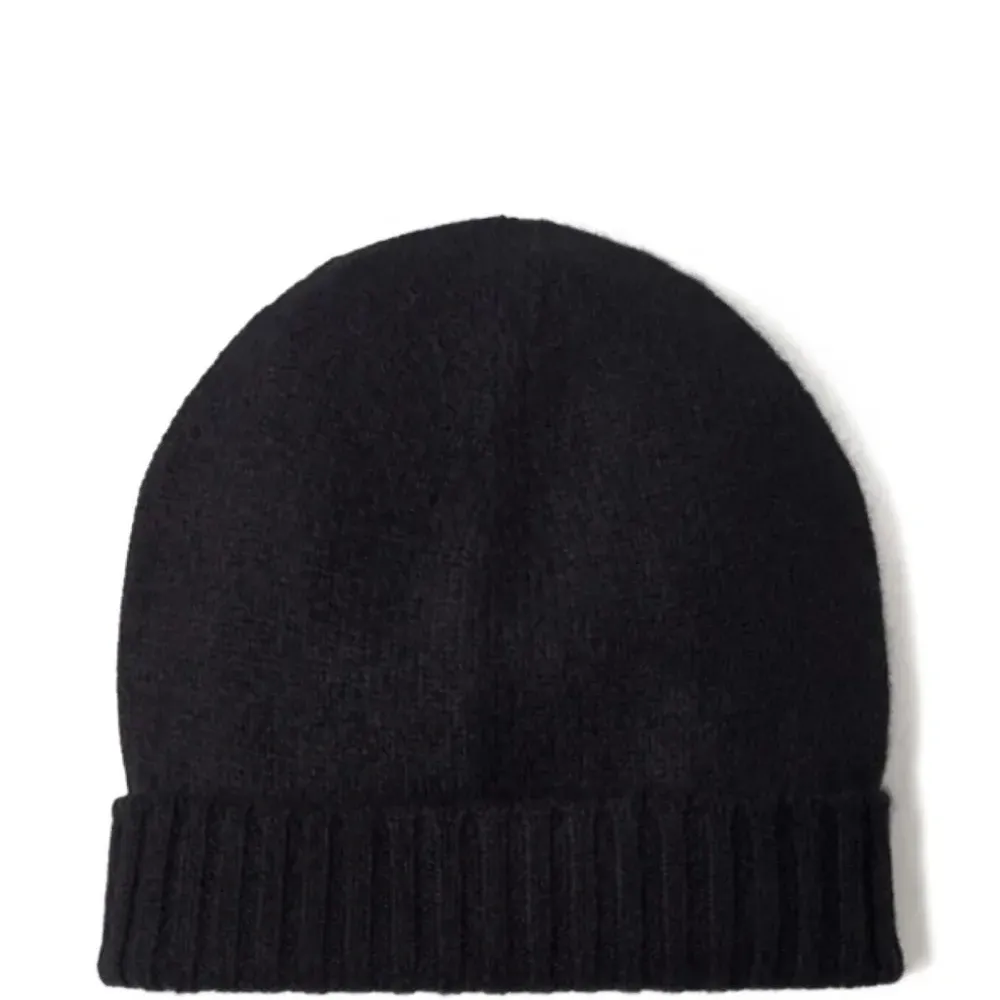 Шерстяная кашемировая шапка в рубчик