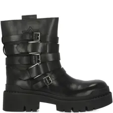 Ботинки с ремешками и пряжками